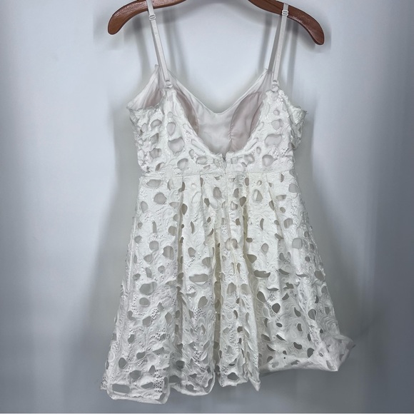 Luxxel NEW White lace Laser Cut Tulle Fit and Flare Mini Dress - Picture 5 of 9